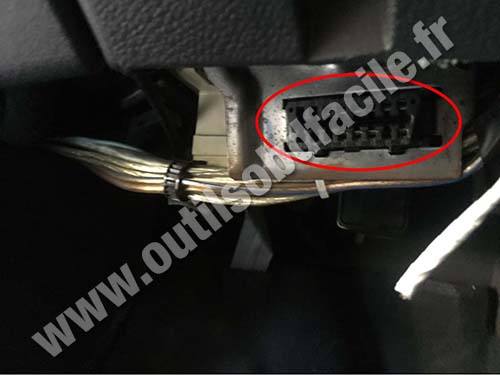 Kia Sportage II (2004 - 2010) — Voici le connecteur de diagnostic OBD 2