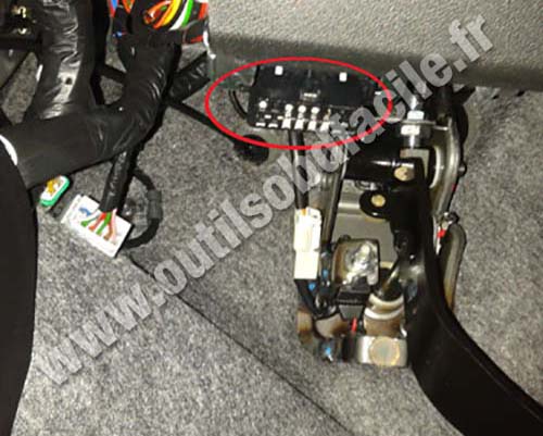Kia Venga (2010 - ...) — Voici le connecteur de diagnostic OBD