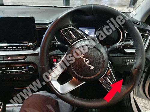 Kia XCeed (2022 - ...) RHD — La prise OBD se situe à droite du volant